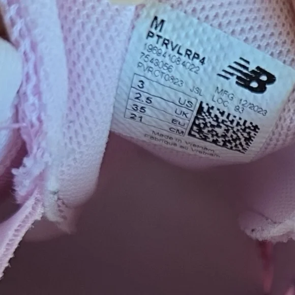 SOLD.....New Balance Kids' Purple and Pink Shoes - Picture 11 of 12